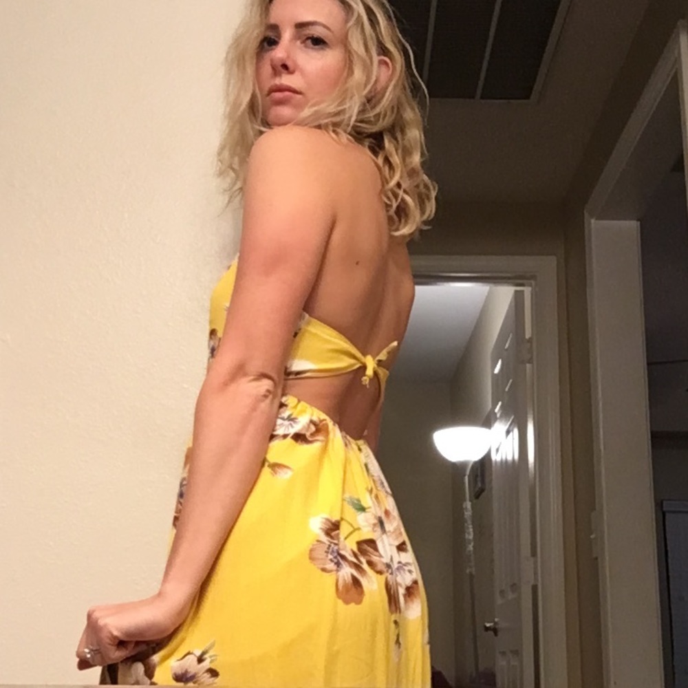 yellow Hawaiian 🌺 print dress with a slit! - Picture 5 of 8